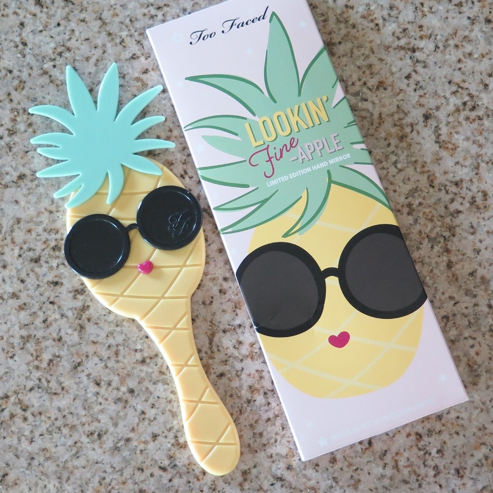 TOO FACED Lookin' Fine Apple Hand Mirror
